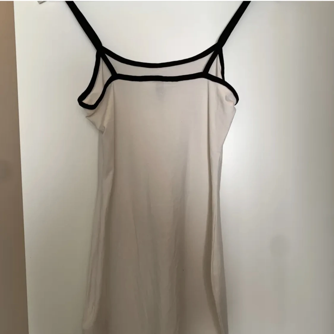 Vit klänning med ett hjärta  - 91