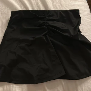 Kjol - Är lite liten har använt 2gngr❤️