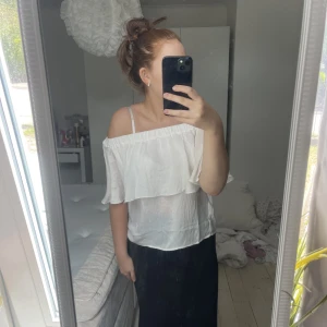 Off shoulder blus  - En super fin topp ifrån vila, helt ovanvänd💓