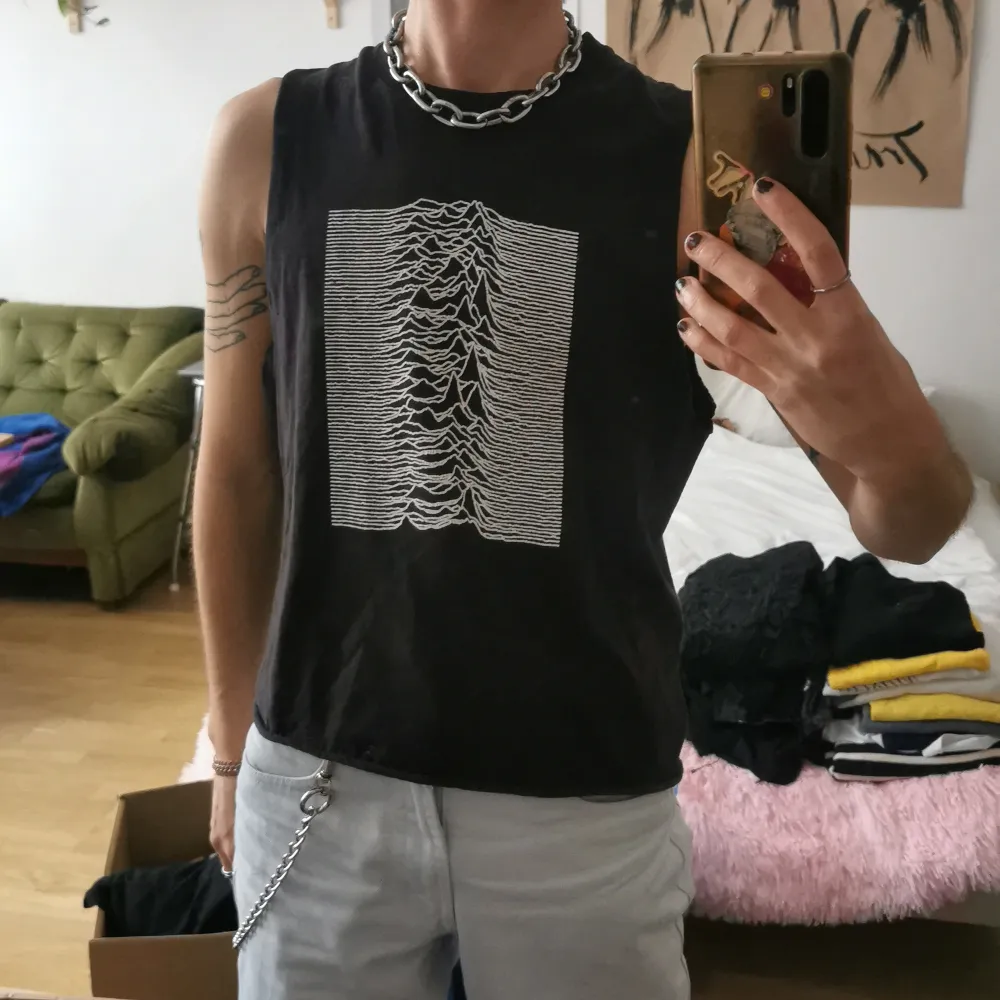 Joy division muscle tank top size S, see ref pic for fit, I measure 160 cm . T-shirts.