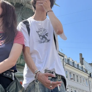 Drain gang 2022 world tour merch - Tröja i bra skick, har en liten fläck på framsidan, syns knappt och går säkert att få bort om man försöker.