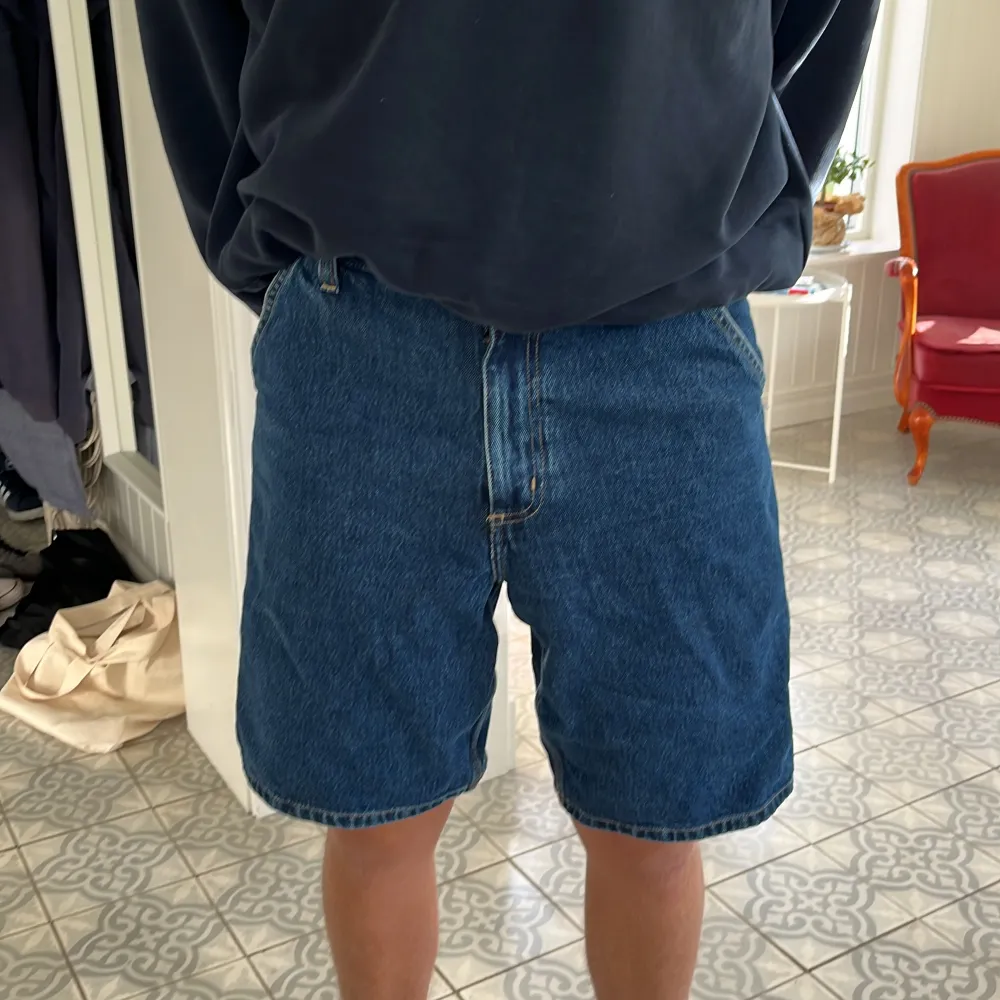 Säljer mina nya carhartt shorts då jag hade velat ha dem lite större. Använda 1 gång. . Shorts.