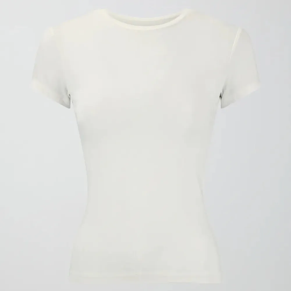 Soft touch short sleeve top från Gina. Skims dupe. Helt ny med prislapp kvar.🤍. T-shirts.