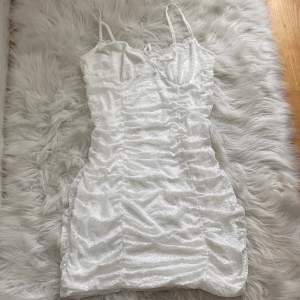 Fin vit klänning från h&m💕💕