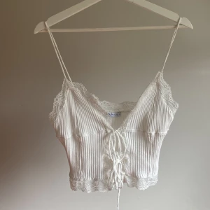Zara topp - Jättefin topp från zara som tyvärr inte kommer till användning. Använd fåtal gånger utan defekter 🥰