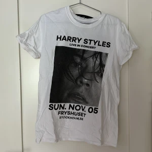 Harry Styles T-shirt - Harry Styles T-shirt köpt på hans konsert 2017, strl M