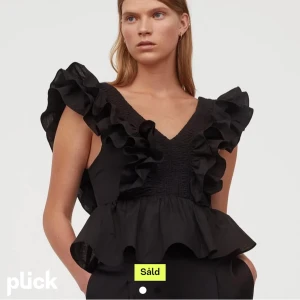 Söt hm topp - Så fin topp som bara är använd en gång, stl 36 och sitter som en S💘(Förta bilden är lånad)