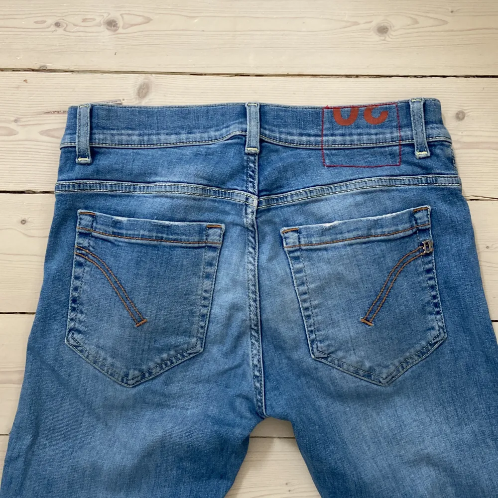 Tja, säljer nu dessa Dondup George Jeans, riktigt bra skick, storlek 30, hör av er vid fler frågor och funderingar . Jeans & Byxor.