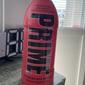 PRIME - Prime Dryck av Logan Paul & KSI Smak: Tropical Punch 