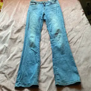 Säljer nu mina bootcut utsvängda jeans ifrån Bootcut Bailey, då del inte kommer till någon användning. Använda va 2gånger. 