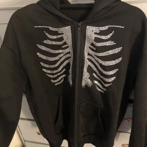 Emo kofta - Köpte denna shein kofta från sellpy. Knappast använd.