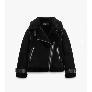 Zara jacka  - Säljer denna fina höst/vinter jacka från zara ❤️köpt för ett år sedan men kommer inte till användning. Inga slitningar eller hål. Köpte på Zaras hemsida för 860kr.