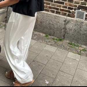 Finaste byxan - Den finaste och skönaste byxan jag ägt! Från Gina tricot (slutsålda) normala i storleken. Storlek S  Har även i orangea storlek xs