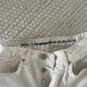 Jeans  - Beiga jeans från bik bok storlek 26 💗 