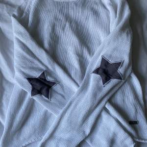 Super fin tröja med små stjärnor på🤍