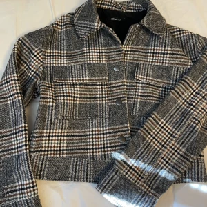 Snygg kortare jacka  - Fint skick, storlek S