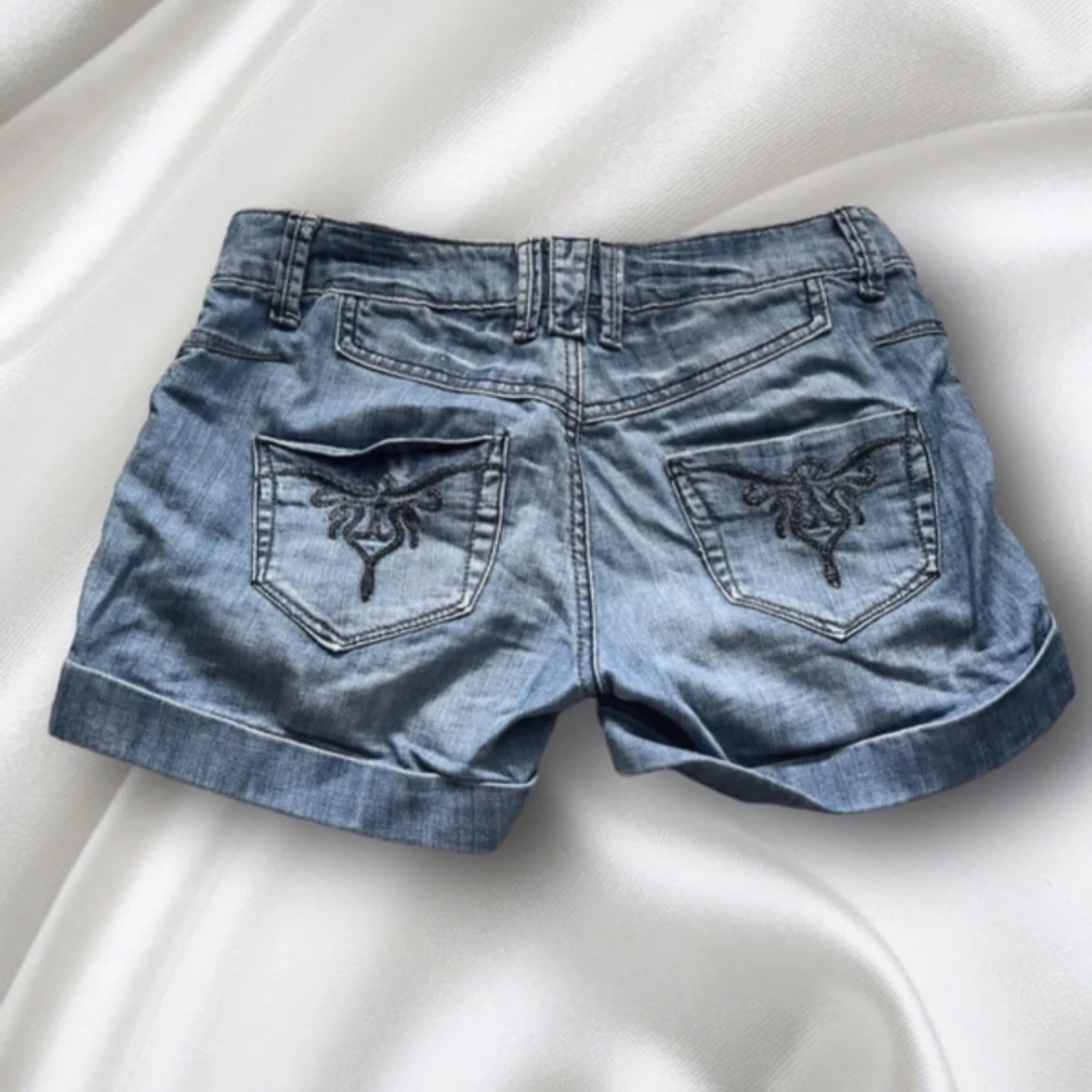 snygga lågmidjade shorts - 90