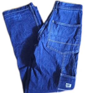 Workwear jeans - Ca 76 cm i midjan. Stora fickor. Väldigt fint skick. Pris är diskuterbart vid snabb affär. 💖 Vid funderingar skicka gärna pm. 😊 Köparen står för frakten. 