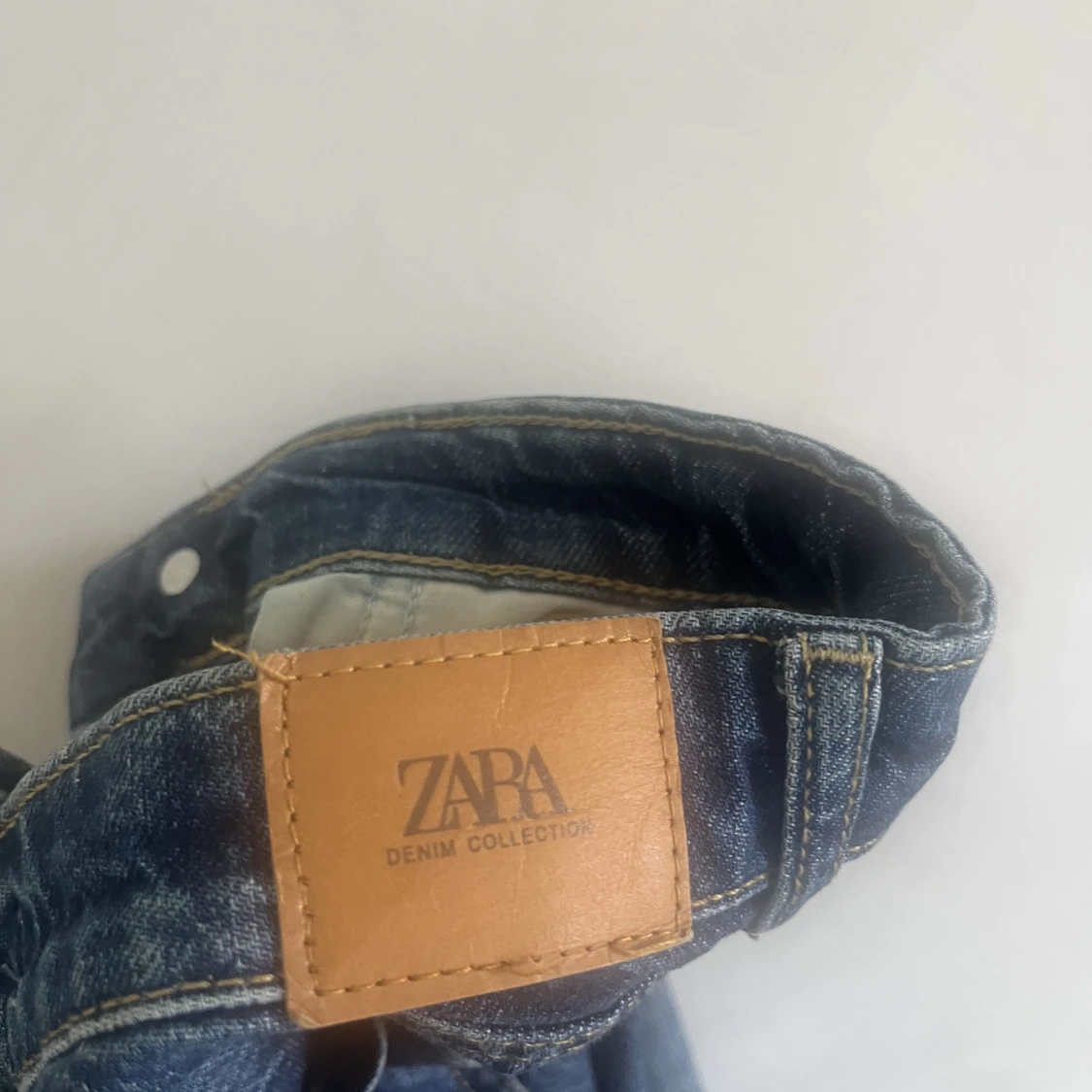 Mörkblå flare jeans - 91