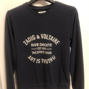 Zadig & Voltaire-tröja, Ungdomsstorlek 16 - Största ungdomsstorleken så ska passa någon runt 165-175cm. Motsvarar väl kanske XS. Nypris låg runt 8-900kr. Sparsamt använd.