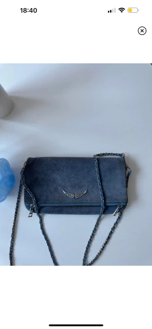 Zadig väska - Lägger ut denna Zadig väska igen pga oseriösa köpare. Väskan är i fint skick och väldigt fin nu till sommaren!