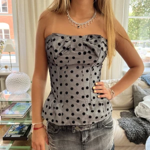 Korsett!  - Snygg grå korsett med prickar!