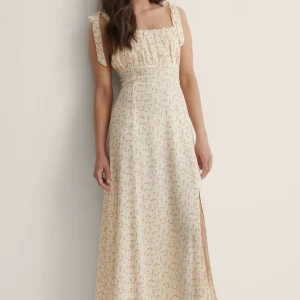 Klänning - En lång superfin klänning med slits