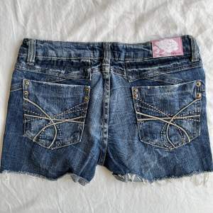 Lågmidjade shorts till sommaren med snygga fickor 🔥säljer då de är för små
