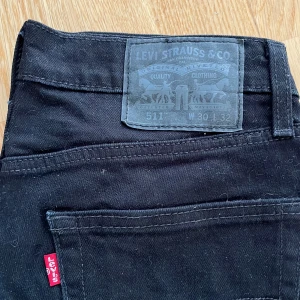 Levis jeans  - Levis jeans 511, storlek W30/L32, inga defekter, välvårdade och väldigt fint skick. Köpta för 1000, säljer för 550+frakt.