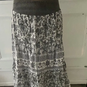 Lång kjol - Lång kjol från h&m🫶