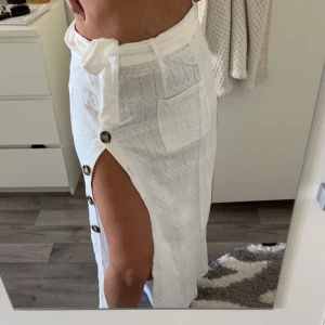 Kjol  - Kjol från Gina tricot. Matilda Djerft kollektion. Köparen står för frakt 