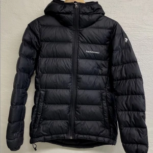 Peak performance jacka  - Peak performance jacka XS  Sparsamt använd 