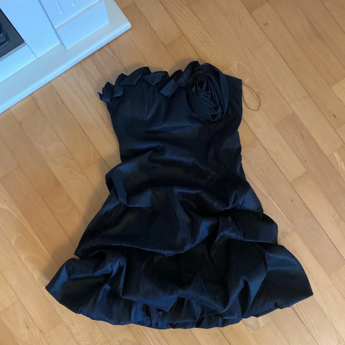 Säljer svart klänning med kavaj