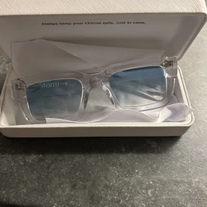 Chimi 05:or  - Säljer dom här chimmiglösögona pågrund av nyköp. Dom är sparsamt andvända och har inga repor eller täcken på andvänding.   Box ingår  Nypris 1250kr  