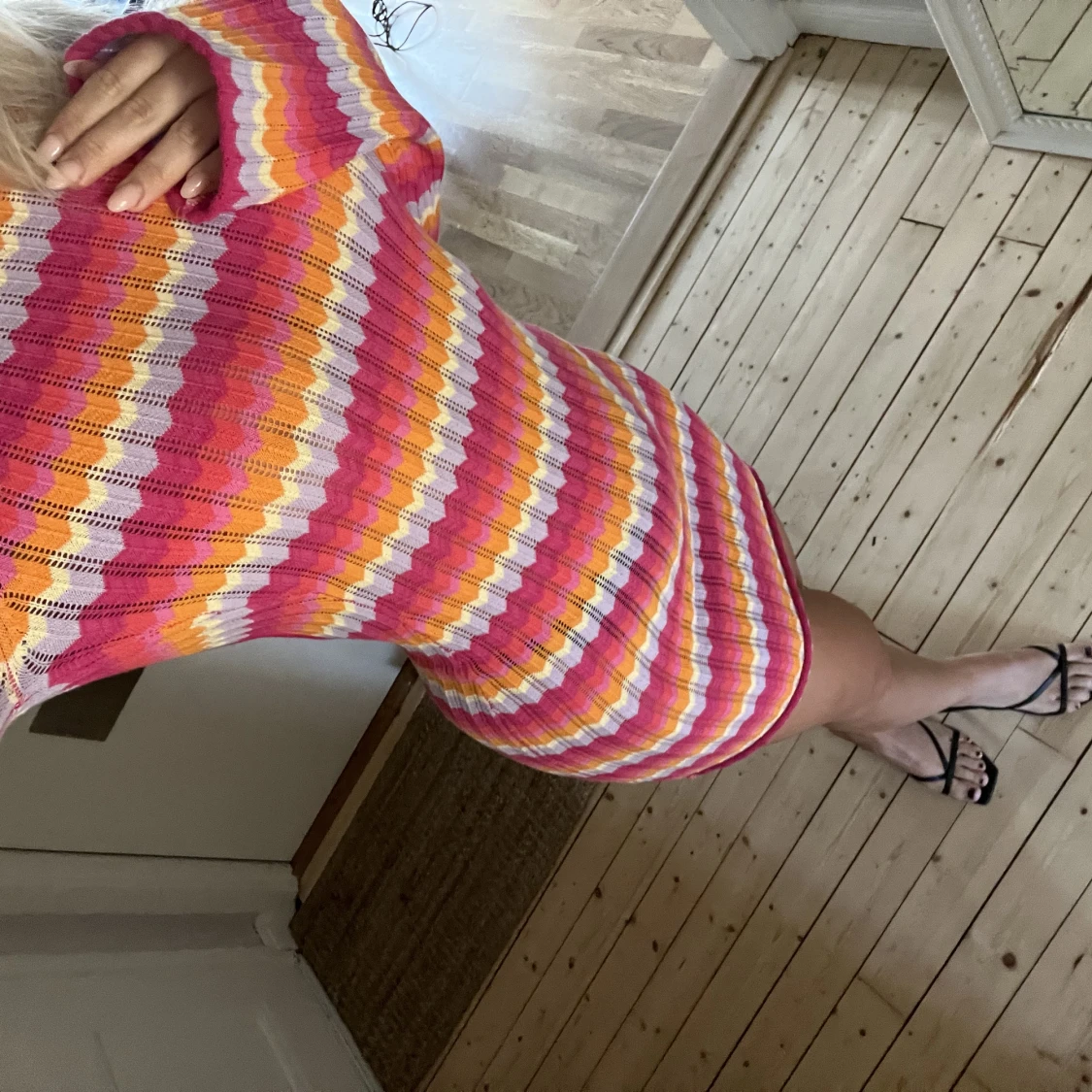 Randig stickad klänning från Behrska - 91