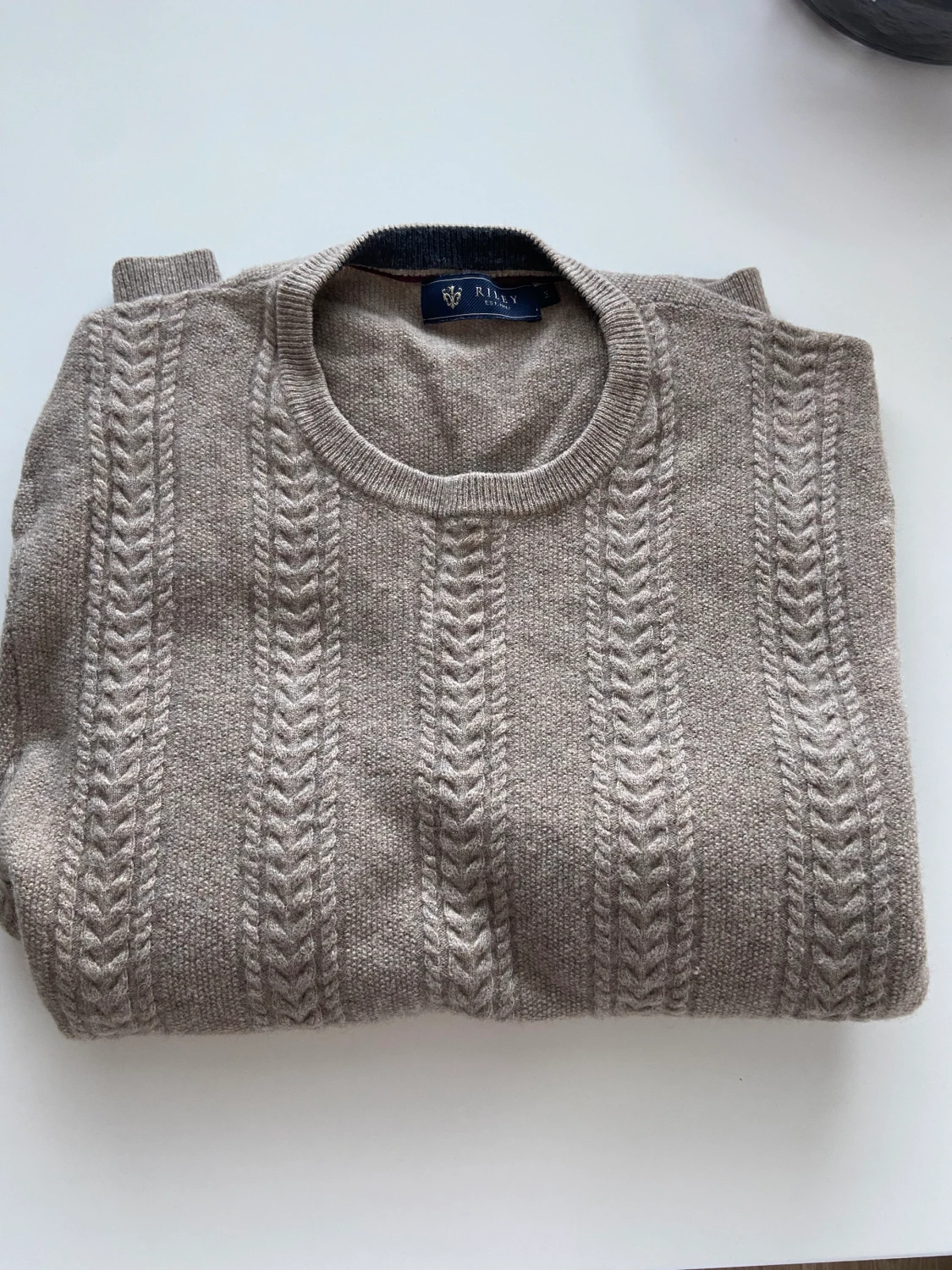 Stickad tröja från Riley