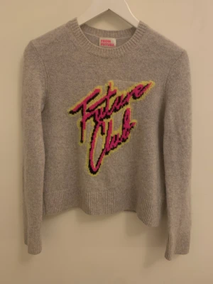 Future tröja - En jättefin Future tröja som är i super skick. 100% Kashmir och är som ny❤️ säljer då den inte kommer till användning. Pris kan diskuteras 