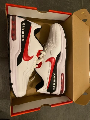 Oanvända Nike Air Max LTD 3 storlek 44 - Nike Air Max LTD 3 storlek 44 säljes oanvända då sonen ångrat sig och öppet köp ej längre gäller. 
