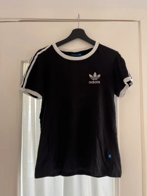 Adidaströja - Klassisk tröja från Adidias 🌷