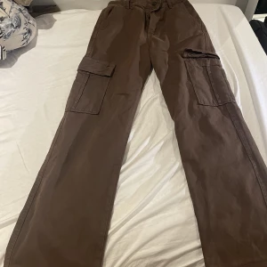 Stradivarius cargo byxor - Säljer några fräscha stradivarius cargobyxor, då de inte kom så mycket till användning. Inga skador 