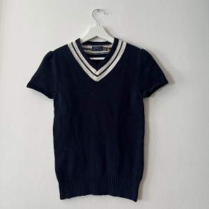 Stickad v-neck top, storlek S, passar mer som XS