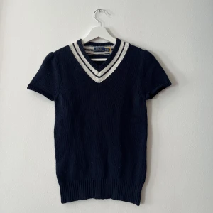 Ralph lauren topp - Stickad v-neck top, storlek S, passar mer som XS