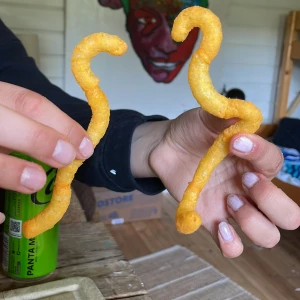 Rare asf olw ost krokar  - Tre super rare one of a kinde ost bågar missa inte denna unika tjans! Dessa sjuka pjäser är krispiga gyllen gula från den exklusiva ost pulvret de rullats i varsamt och ni kan nu köpa dem för endast 50kr