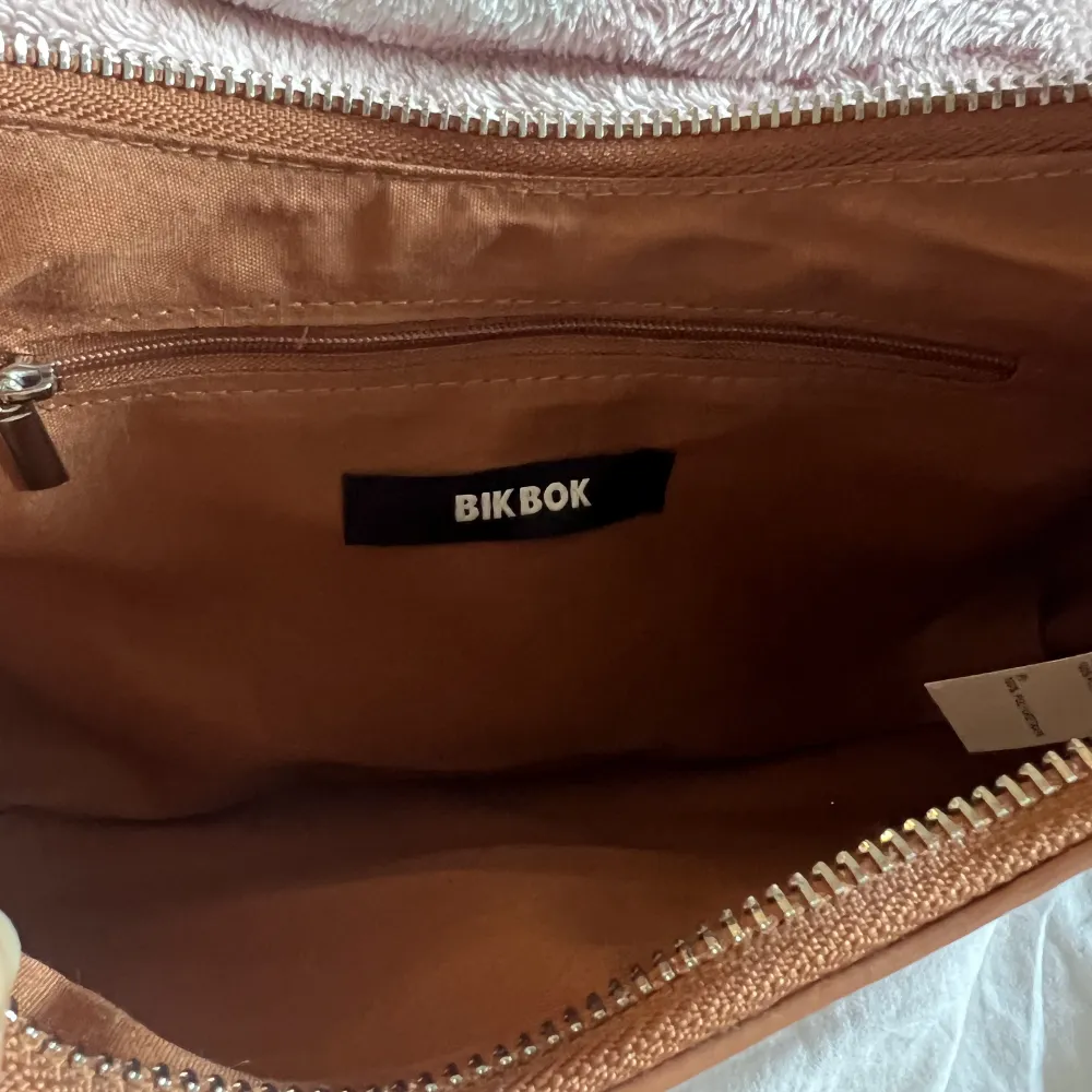 Brun handväska 👜 Bra skick, aldrig använt 💞originalpriset är 299kr 🥂. Väskor.