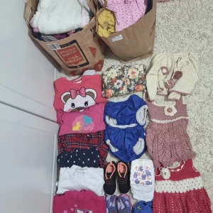En stor påse - En stor påse fullt med barn kläder mer än 70 st kläd plagg ♡ frakten kan diskutera 