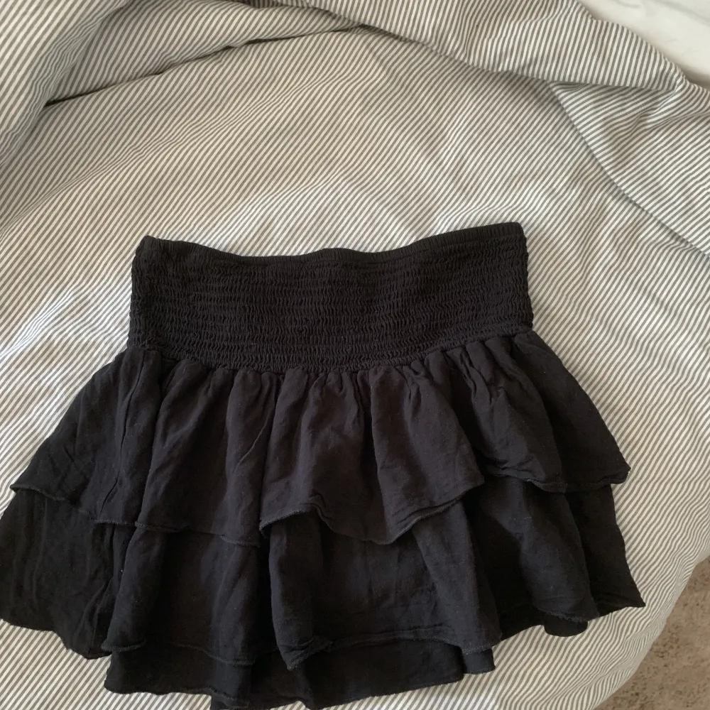 Super fin mini kjol som tyvärr inte passar mig längre!❤️❤️ använd få gånger. Kjolar.