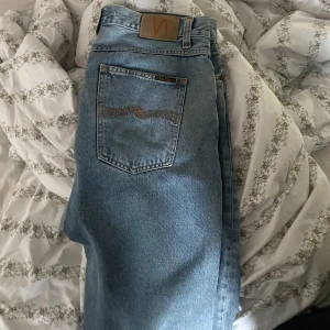 Nudie jeans  - Skit snygga nudie jeans  storlek 32/33 Först i kvarn  