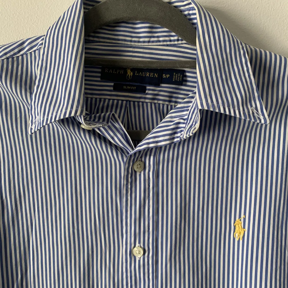 Blue and white striped Ralph Lauren shirt with yellow embroidered logo  Size S 💙. Skjortor.