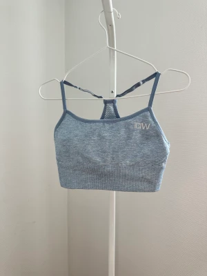 Ljusblå träningsbh - Ljusblå träningsbh från Icaniwill💙 inlägg vid bysten som går att ta ut, ger bra stöd 