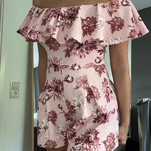 Somrig playsuit - Aldrig använd 